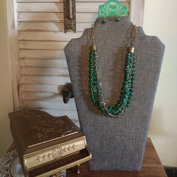 Emerald Green Statement Necklace & Earring Set - Picture 1 of 5
